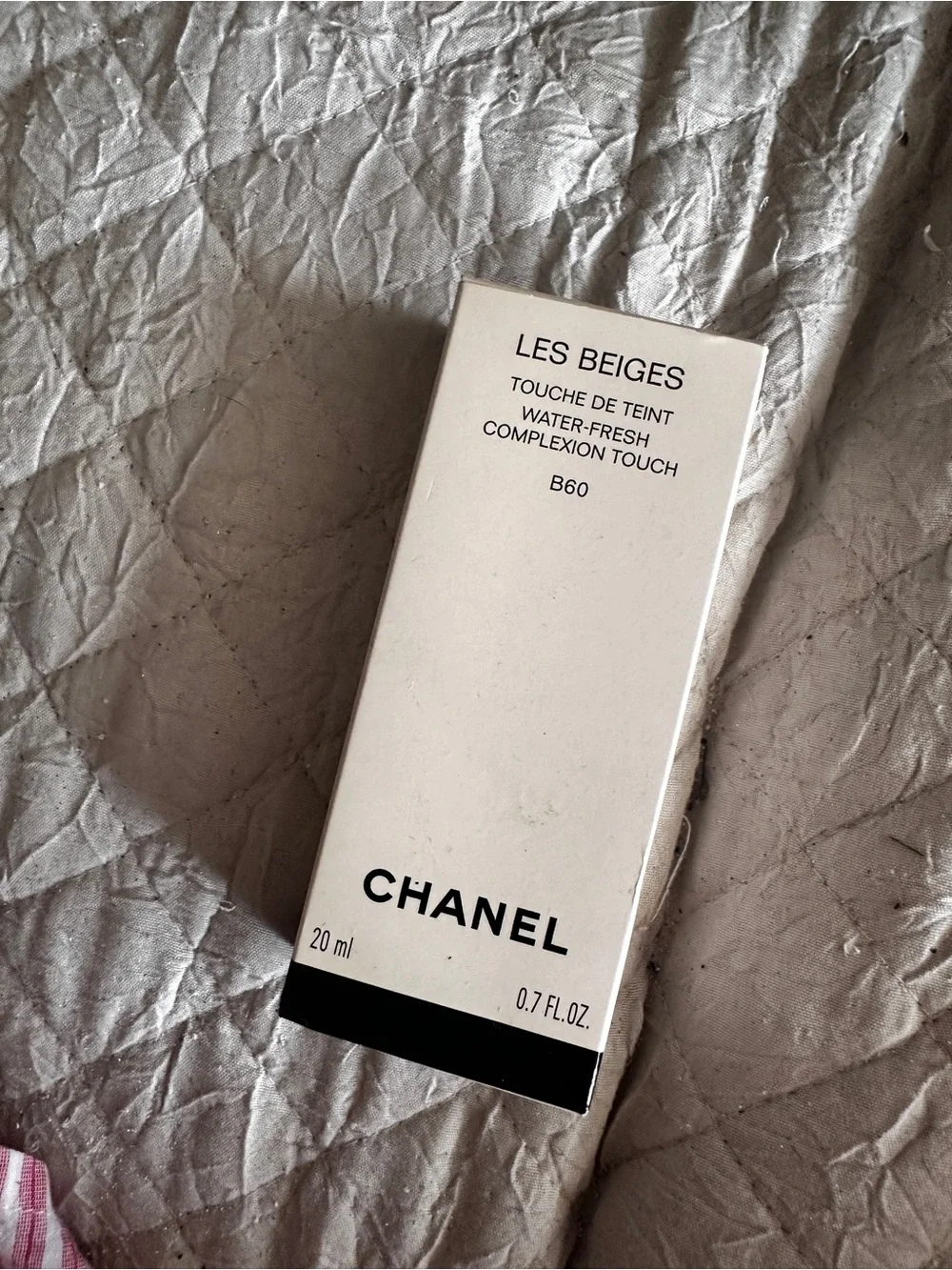 CHANEL Les Beiges Touche De Teint B60 - Off-White Packaging